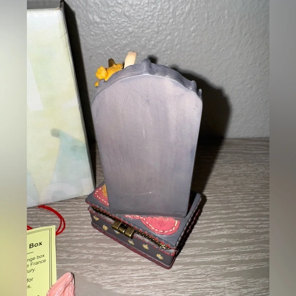 Ballerina dancer In Front Of Mirror ||Trinket Box  -vintage with shoes